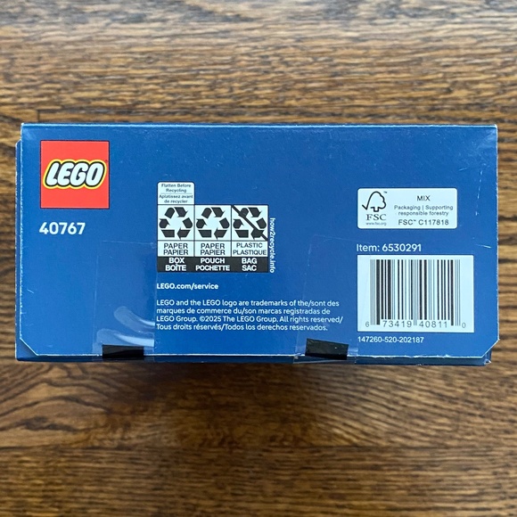 *NEW* LEGO Up-Scaled Baby Astronaut 40767 - Picture 4 of 7